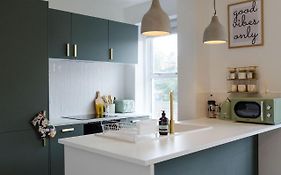 Central Chic Margate Apartment, Edge Of Old Town!